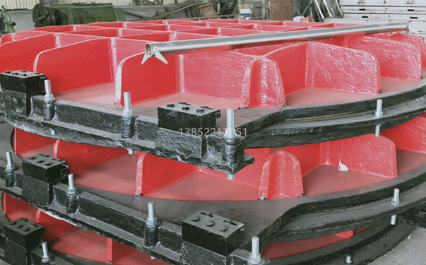 發往上海鑄鐵鑲銅閘門裝車完畢